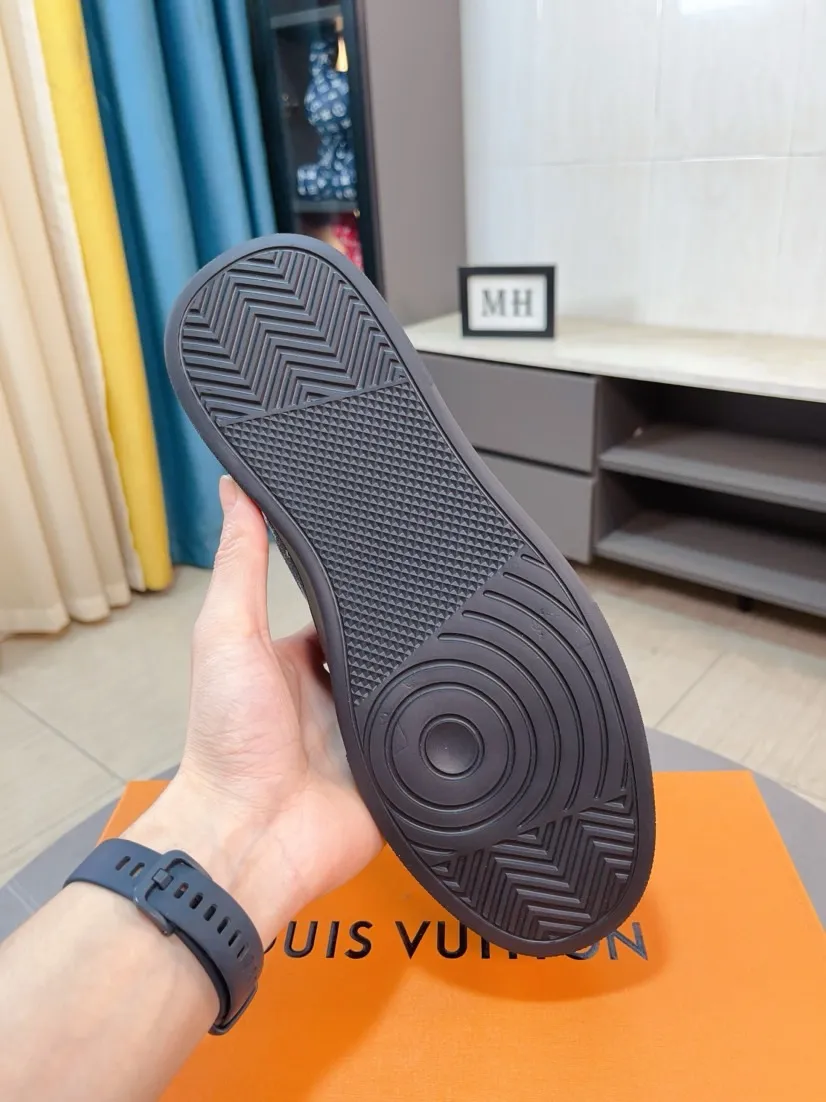 Men's shoes 💰440🌹🌹【LOUIS VUITTON】Same style on Louis Vuitton* official website🚹Men's high-top casual shoes❤️Same style as popular celebrities and big names ~ Best-selling at home and abroad Lv focuses on the checkerboard series...Imported first-layer cowhide with special fabrics➕Full sheep leather lining➕Brand-specific hollow outsole💎Produced by OEM The highest version🔍🔍Number of codes: 38-44,